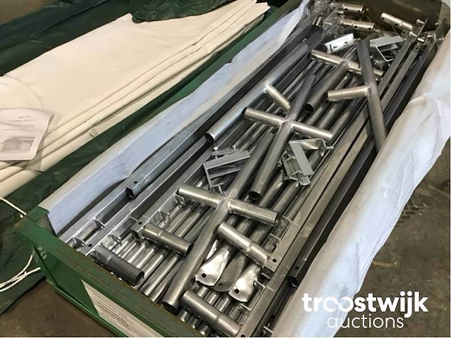 Shelter overkapping / tent tussen 2 containers - afbeelding 3 van  18