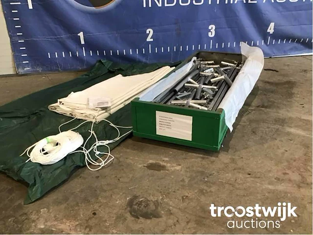 Shelter overkapping / tent tussen 2 containers - afbeelding 16 van  18