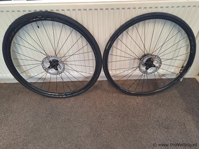 Shimano 28inch wielset met 160mm remschijven - afbeelding 1 van  7