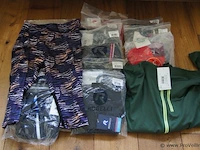 Shirts & broeken - 15 stuks - afbeelding 1 van  2