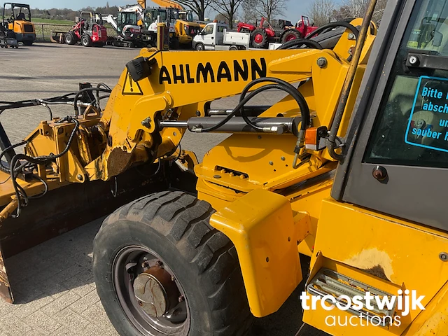 Shovel - afbeelding 9 van  28