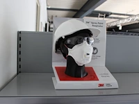 Showhoofd met helm en veiligheidsbril - afbeelding 2 van  2