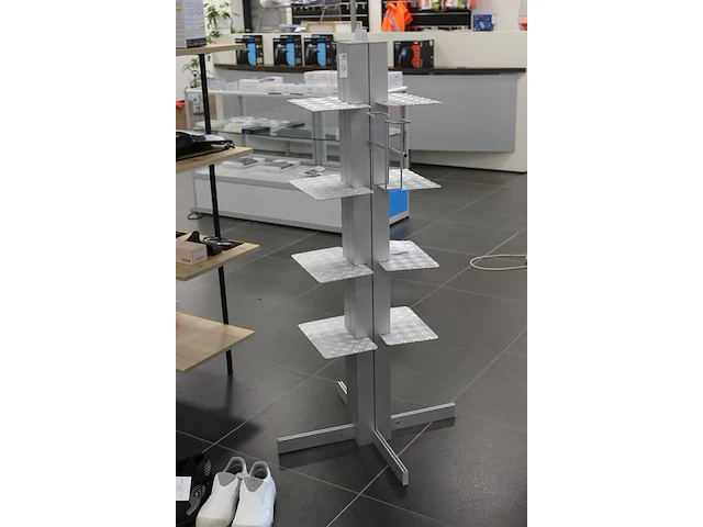 Showrek aluminium met hoogte 135 cm - afbeelding 2 van  2