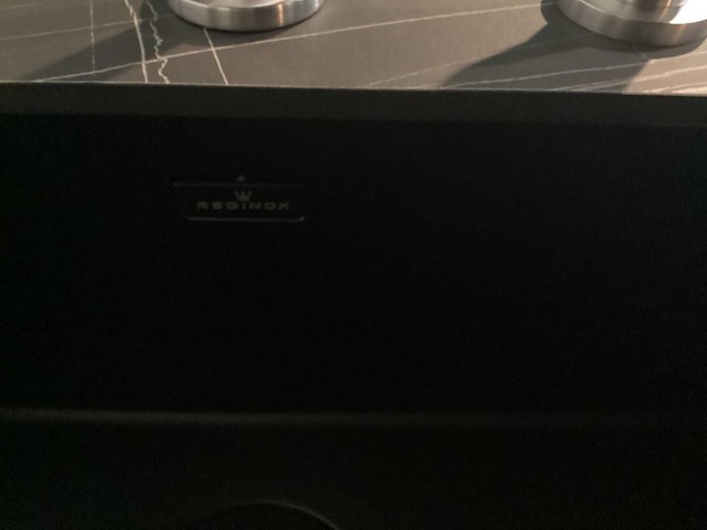 Showroom cucinesse italiaans evolve zandbeige lak en houtlook hoge kasten - afbeelding 11 van  31