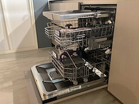 Showroom cucinesse italiaans evolve zandbeige lak en houtlook hoge kasten - afbeelding 18 van  31