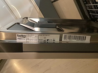 Showroom cucinesse italiaans evolve zandbeige lak en houtlook hoge kasten - afbeelding 17 van  31