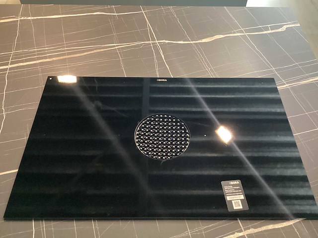 Showroom cucinesse italiaans evolve zandbeige lak en houtlook hoge kasten - afbeelding 21 van  31