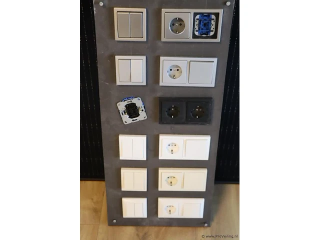 Showroom display - afbeelding 1 van  4