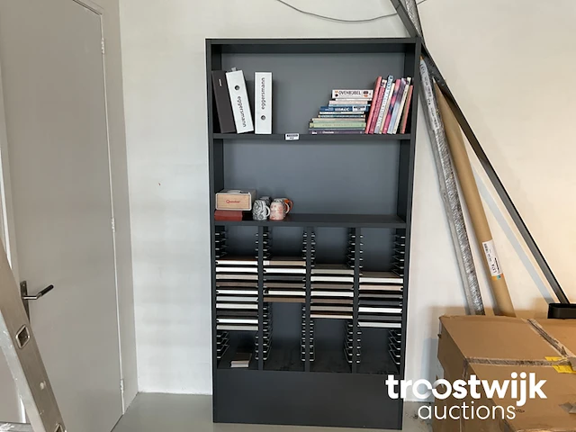 Showroom kast - afbeelding 1 van  3