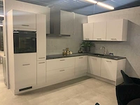 Showroom keuken hoekopstelling