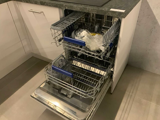 Showroom keuken hoekopstelling - afbeelding 14 van  22