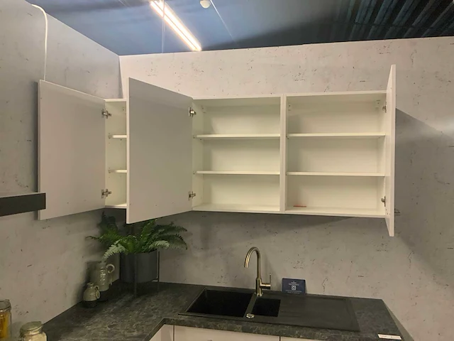 Showroom keuken hoekopstelling - afbeelding 15 van  22