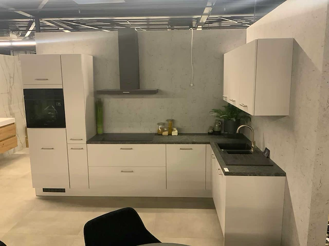 Showroom keuken hoekopstelling - afbeelding 16 van  22