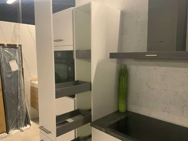 Showroom keuken hoekopstelling - afbeelding 21 van  22