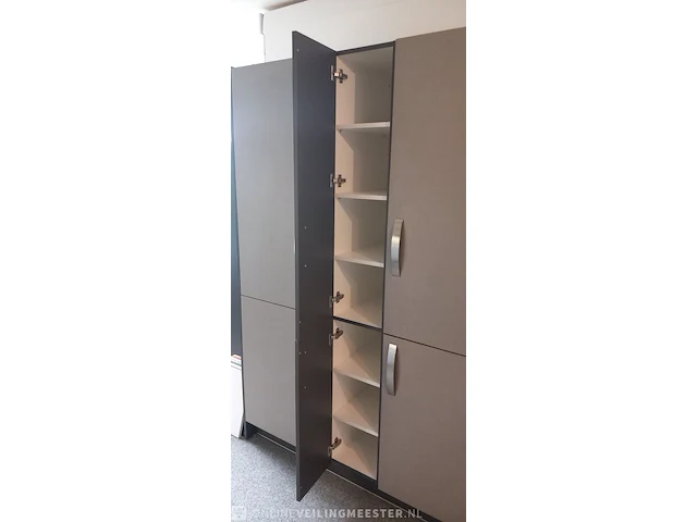 Showroom keuken unit met 2x inbouw koelkast - afbeelding 15 van  23