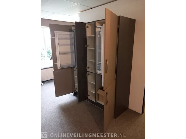 Showroom keuken unit met 2x inbouw koelkast - afbeelding 18 van  23