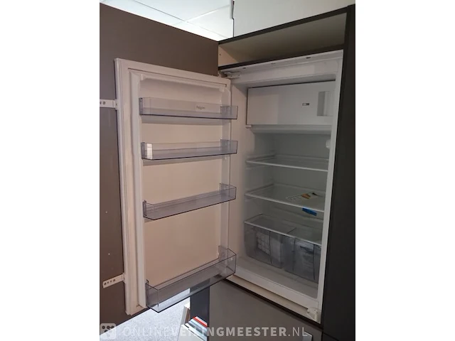 Showroom keuken unit met 2x inbouw koelkast - afbeelding 20 van  23