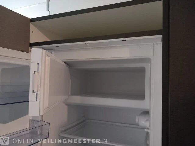 Showroom keuken unit met 2x inbouw koelkast - afbeelding 22 van  23