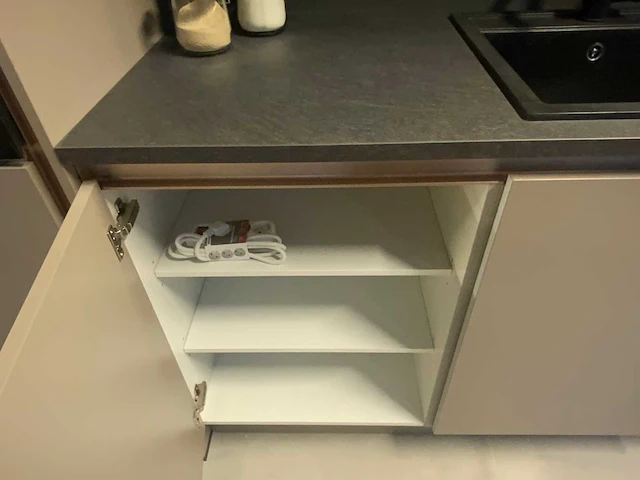 Showroom keukenopstelling - afbeelding 2 van  17