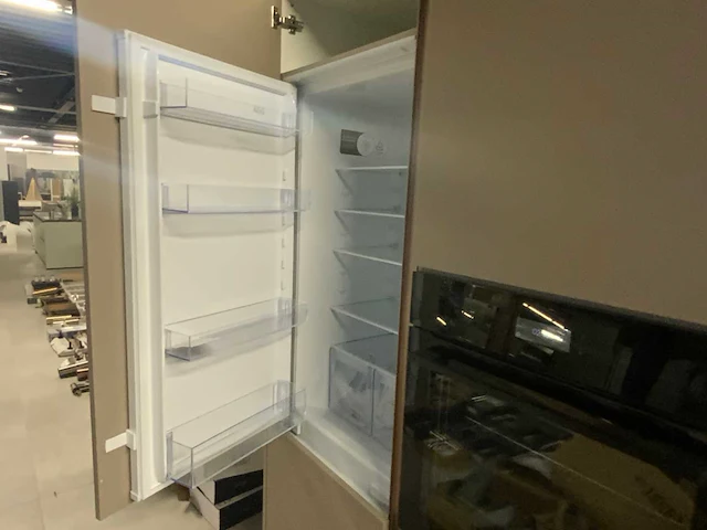 Showroom keukenopstelling - afbeelding 5 van  17