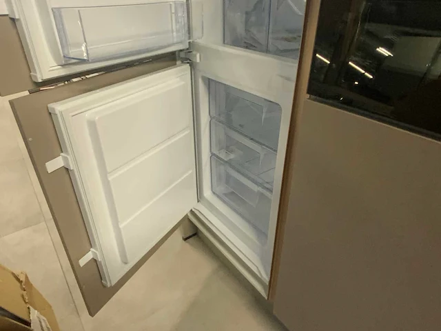 Showroom keukenopstelling - afbeelding 6 van  17