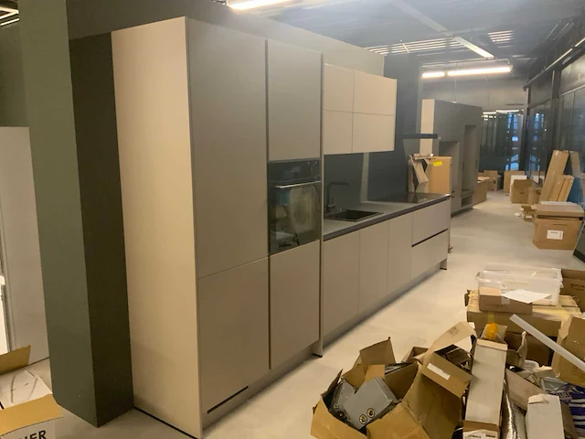 Showroom keukenopstelling - afbeelding 10 van  17