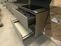 Showroom keukenopstelling - afbeelding 12 van  17