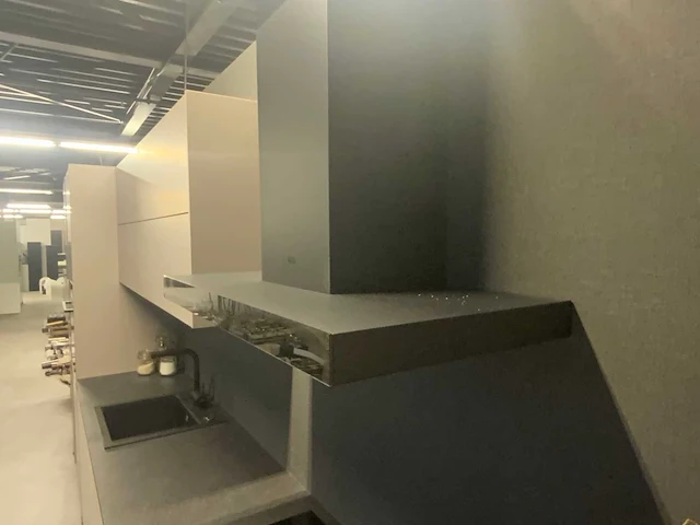 Showroom keukenopstelling - afbeelding 14 van  17