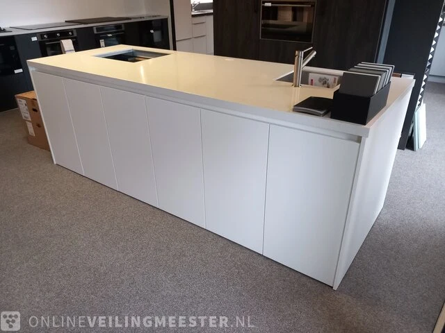 Showroom kookeiland met spoelbak en vaatwasser fino - afbeelding 18 van  24