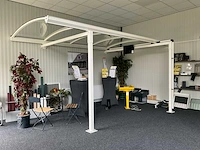 Showroom model overkapping - afbeelding 1 van  14