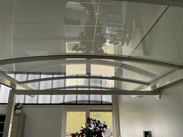 Showroom model overkapping - afbeelding 14 van  14