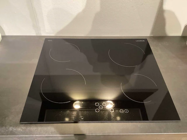 Showroom nobilia laser decor zwart beton hoek keuken - afbeelding 4 van  20
