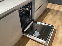 Showroom nobilia riva decor beton grijs eiland keuken - afbeelding 7 van  28