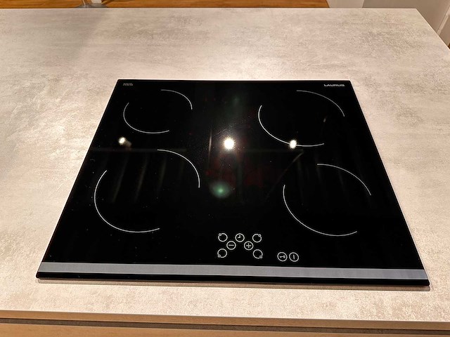 Showroom nobilia riva decor beton grijs eiland keuken - afbeelding 6 van  28