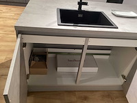 Showroom nobilia riva decor beton grijs eiland keuken - afbeelding 9 van  28