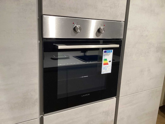 Showroom nobilia riva decor beton grijs eiland keuken - afbeelding 10 van  28