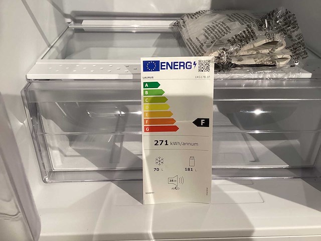 Showroom nobilia riva decor beton grijs eiland keuken - afbeelding 15 van  28