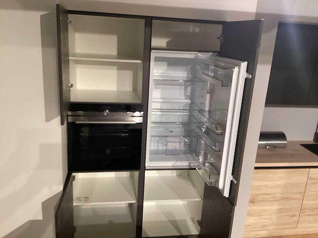Showroom nobilia riva terra beton grijs eilandkeuken - afbeelding 4 van  23
