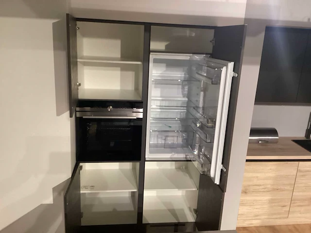 Showroom nobilia riva terra beton grijs eilandkeuken - afbeelding 5 van  23