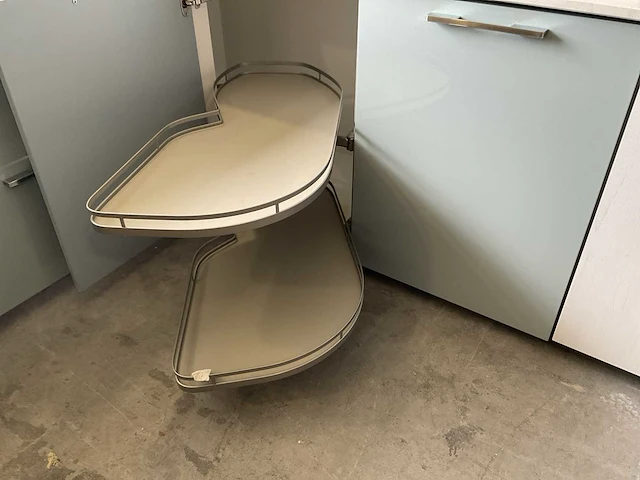 Showroomkeuken hoekopstelling met granieten blad - afbeelding 4 van  11