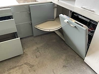 Showroomkeuken hoekopstelling met granieten blad - afbeelding 7 van  11