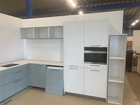 Showroomkeuken hoekopstelling met granieten blad - afbeelding 10 van  11