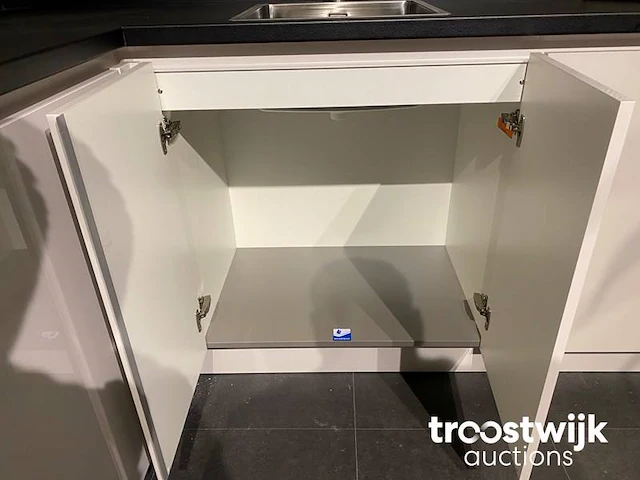 Showroomkeuken - afbeelding 8 van  25