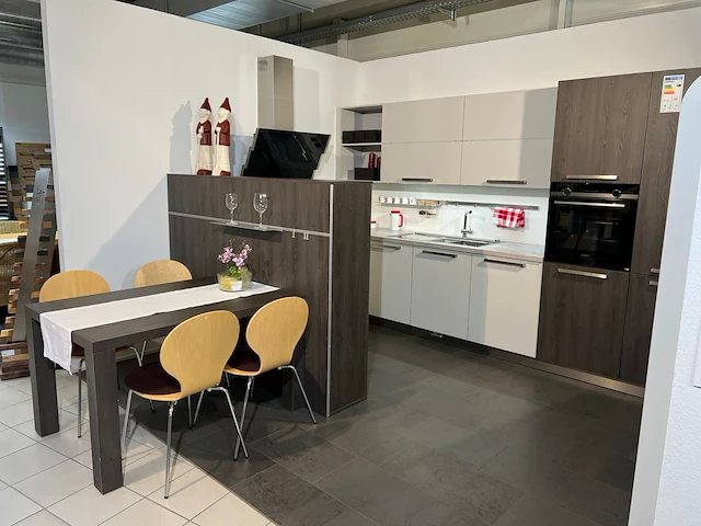 Showroomkeuken - afbeelding 1 van  28