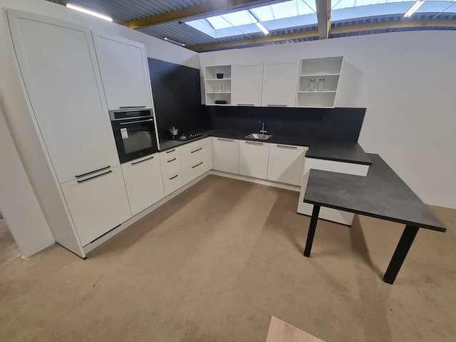 Showroomkeuken - afbeelding 1 van  27