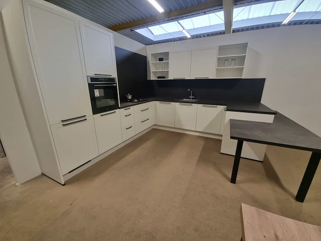 Showroomkeuken - afbeelding 12 van  27