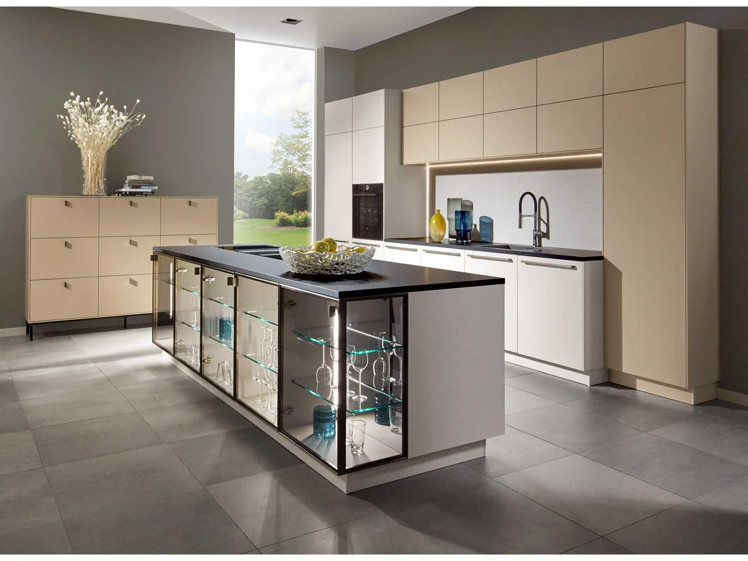 (showroom)keukens, apparatuur, woonmeubelen en accessoires