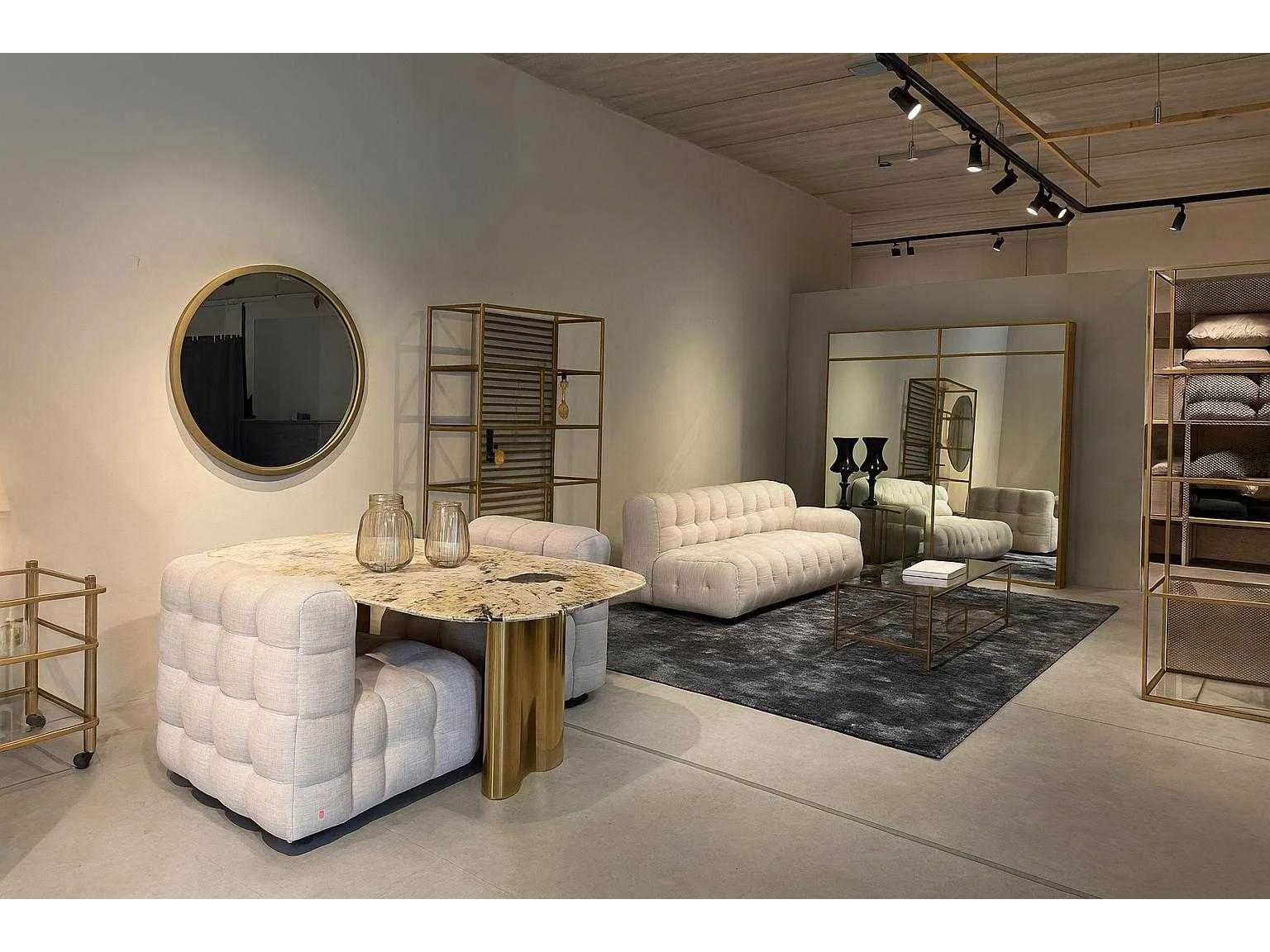 Showroommeubilair vanwege verhuizing