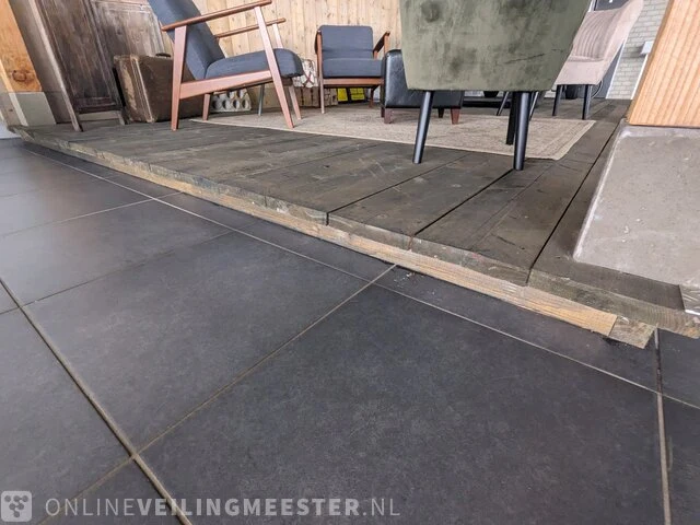 Showrooom presentatie overkapping met steigerhouten vloer - afbeelding 5 van  14