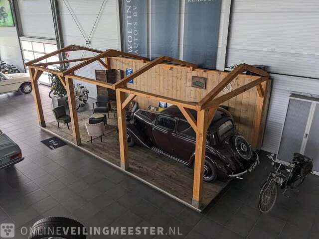 Showrooom presentatie overkapping met steigerhouten vloer - afbeelding 10 van  14